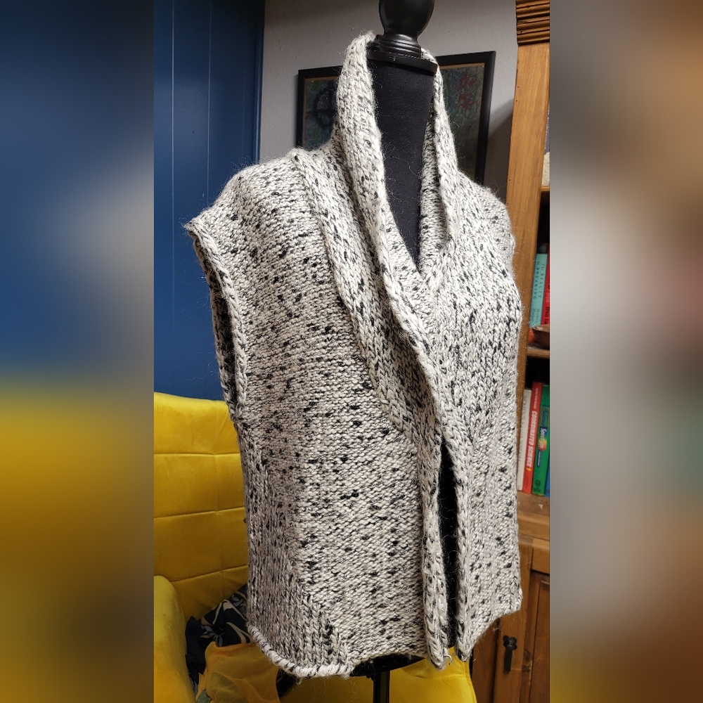 Ann Taylor LOFT Very Soft Sweater Vest Size L - Picture 1 of 9